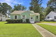 911 Bartlett Avenue, Elizabeth City, NC 27909 — 2-bedroom home in Pine Grove, Elizabeth City, NC, photo 1 of 22
