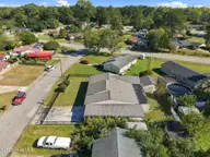 403 Dale Drive, Jacksonville, NC 28540 — 3-bedroom home in Lauradale, Jacksonville, NC, photo 12 of 59: 43-web-or-mls-403-Dale-Drive-12_edit