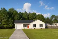 174 Ashbury Park Lane, Richlands, NC 28574 — 3-bedroom home in Ashbury Park, Richlands, NC, photo 4 of 43