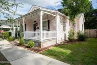 614 Queen Street, Wilmington, NC 28401 — 3-bedroom home in Dawson-Castle Street, Wilmington, NC, photo 2 of 42