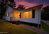 1105 W Washington Avenue, Kinston, NC 28501 — 3-bedroom home, Kinston, NC, photo 2 of 44: IMG_2213