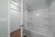 136 Leonard Drive, New Bern, NC 28560 — 4-bedroom home in The Oaks, New Bern, NC, photo 17 of 51: 17-web-or-mls-0C0A1276