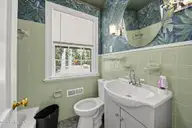 2207 Stallings Drive, Kinston, NC 28504 — 5-bedroom home, Kinston, NC, photo 20 of 29: 29_2207_Stallings_Dr-Bathroom-1060