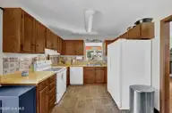 3423 Sparrow Hawk Court, Wilmington, NC 28409 — 3-bedroom home in Eagles Nest, Wilmington, NC, photo 10 of 33: 010_img_1993_858