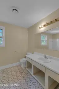 1409 Clifton Road, Jacksonville, NC 28540 — 4-bedroom home in Northwoods Park, Jacksonville, NC, photo 20 of 33: IMG_1378