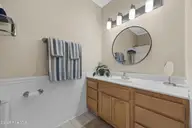 422 Settlers Lane, Kure Beach, NC 28449 — 4-bedroom home in Kure Beach Village, Kure Beach, NC, photo 20 of 44