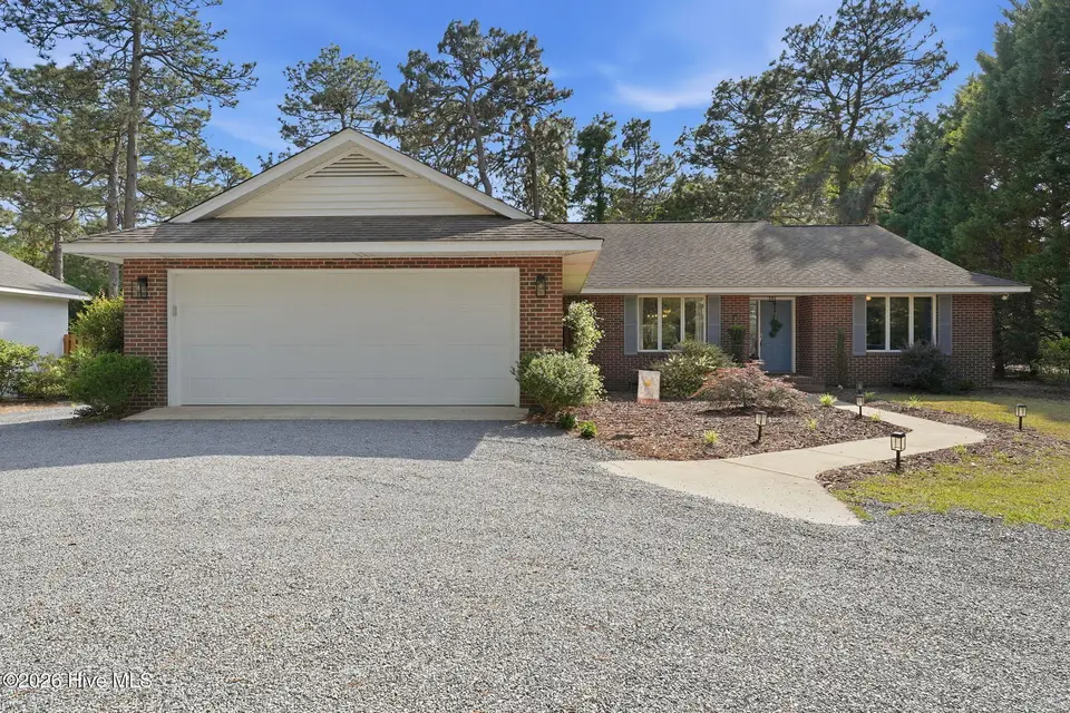 15 Mcleod Road, Pinehurst, NC 28374 — 4-bedroom home in Old Town, Pinehurst, NC, photo 1 of 38