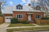 916 Bern Street, New Bern, NC 28560 — 3-bedroom home, New Bern, NC, photo 3 of 40: beyc66e846a0265fc