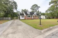 804 Gardenview Drive, Jacksonville, NC 28540 — 4-bedroom home in Northwoods Park, Jacksonville, NC, photo 2 of 36: 804 Gardenview Dr-41