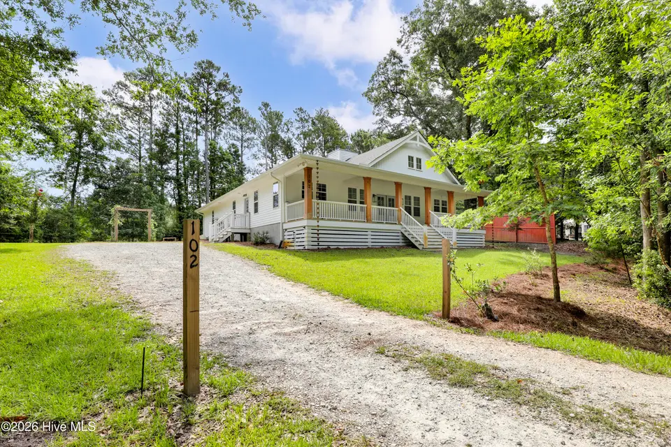 102 N Kingfisher Lane, Hampstead, NC 28443 — 3-bedroom waterfront home in Kings Virginia Creek Estates, Hampstead, NC, photo 1 of 65