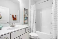100 Shoal Lane, New Bern, NC 28562 — 3-bedroom home in Belle Oaks, New Bern, NC, photo 22 of 23: Guest Bath