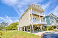 314 Spencer Farlow Drive Unit 2, Carolina Beach, NC 28428 — 3-bedroom condo in Heart of Carolina Beach, Carolina Beach, NC, photo 21 of 21: TheDigsCB-56