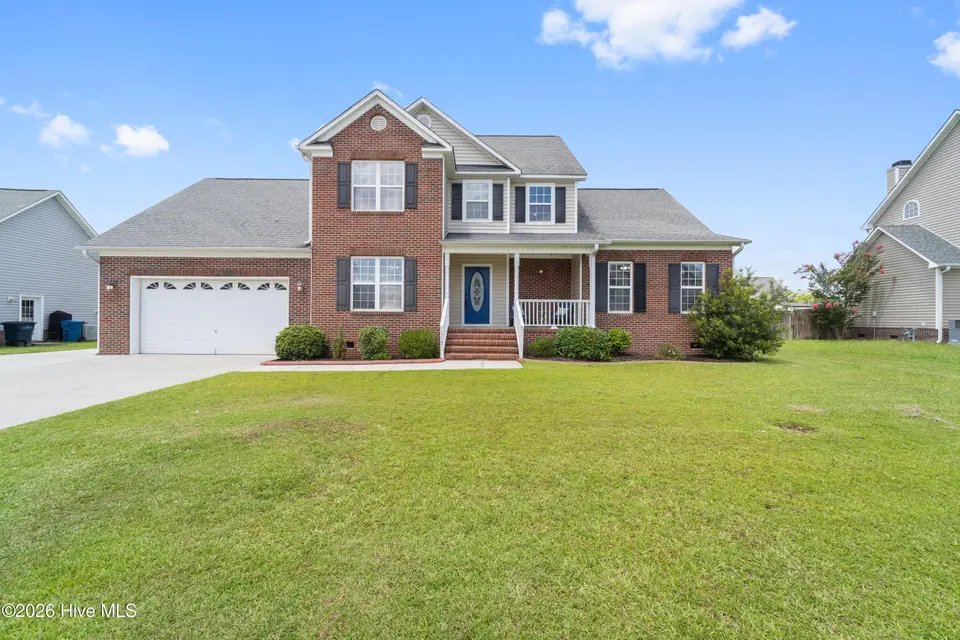 115 Glenburney Drive, Jacksonville, NC 28540 — 4-bedroom home in Williamsburg Plantation, Jacksonville, NC, photo 1 of 25