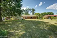 113 N First Avenue, New Bern, NC 28560 — 3-bedroom home in Glenburnie Gardens, New Bern, NC, photo 24 of 35: Yard