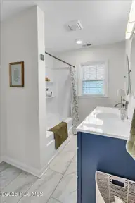 1502 N Hills Court, New Bern, NC 28562 — 3-bedroom home, New Bern, NC, photo 24 of 61: Primary Bath