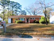 105 Sumpter Drive, Goldsboro, NC 27534 — 3-bedroom home in Jefferson Park, Goldsboro, NC, photo 4 of 23: IMG_3446_1459x1094