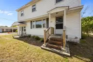 2501 Avery Street, Morehead City, NC 28557 — 6-bedroom home, Morehead City, NC, photo 6 of 55: 6-web-or-mls-2501 Avery St 006