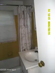 625 Isler Street, Goldsboro, NC 27530 — 3-bedroom home, Goldsboro, NC, photo 6 of 7: Bathroom 2