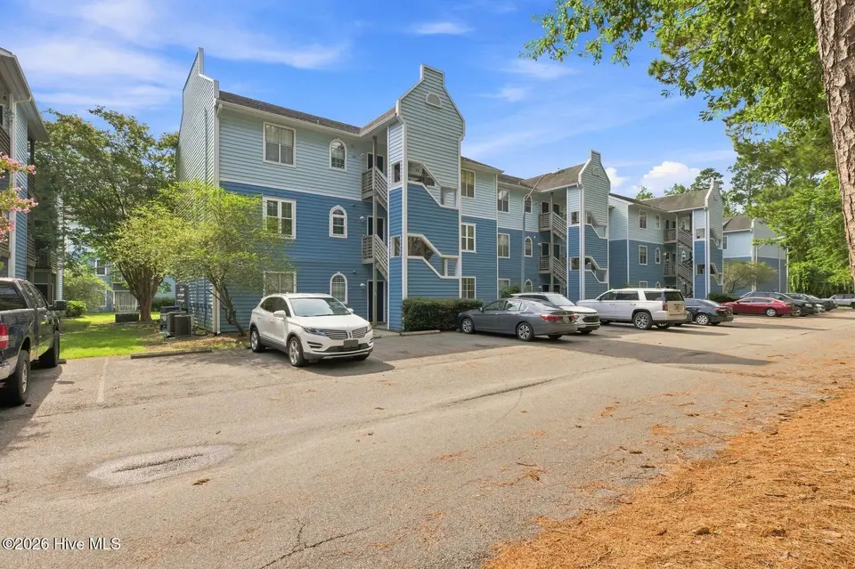 4210 Wilshire Boulevard 102-B, Wilmington, NC 28403 — 2-bedroom condo in Courtyard, Wilmington, NC, photo 1 of 20