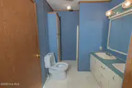 270 Duck Creek Road, Washington, NC 27889 — 3-bedroom manufactured home, Washington, NC, photo 19 of 23: 018 Primary Bath