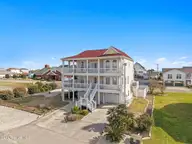 147 Yacht Watch Drive, Holden Beach, NC 28462 — 3-bedroom home in Yacht Watch, Holden Beach, NC, photo 3 of 71: 1-web-or-mls-cammediallc.com (1 of 72)
