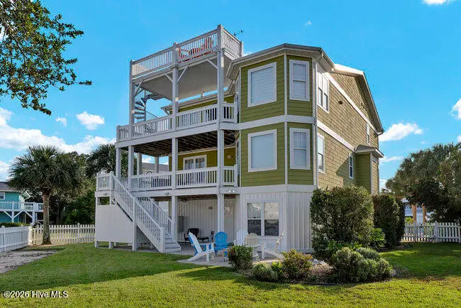 130 Heather Lane, Kure Beach, NC 28449 — 5-bedroom waterfront home in Kure Estates, Kure Beach, NC, photo 1 of 67: 059_pja15791_123