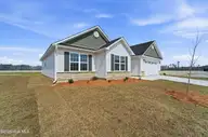 210 Windsor Run Boulevard, Jacksonville, NC 28546 — 3-bedroom home in The Vineyards, Jacksonville, NC, photo 2 of 28: DSC02436