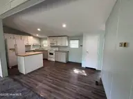 907 Kontiki Court, Hampstead, NC 28443 — 2-bedroom manufactured home in Topsail Greens, Hampstead, NC, photo 6 of 12