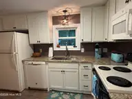9230 Bonaparte Drive SW, Calabash, NC 28467 — 2-bedroom manufactured home in Bonaparte Retreat, Calabash, NC, photo 14 of 24