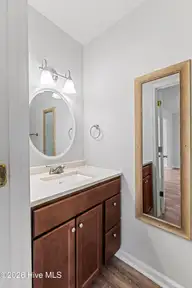 84 Crush Court, Swansboro, NC 28584 — 3-bedroom townhome in Pirates Cove Townhouses, Swansboro, NC, photo 11 of 29: Half Bath
