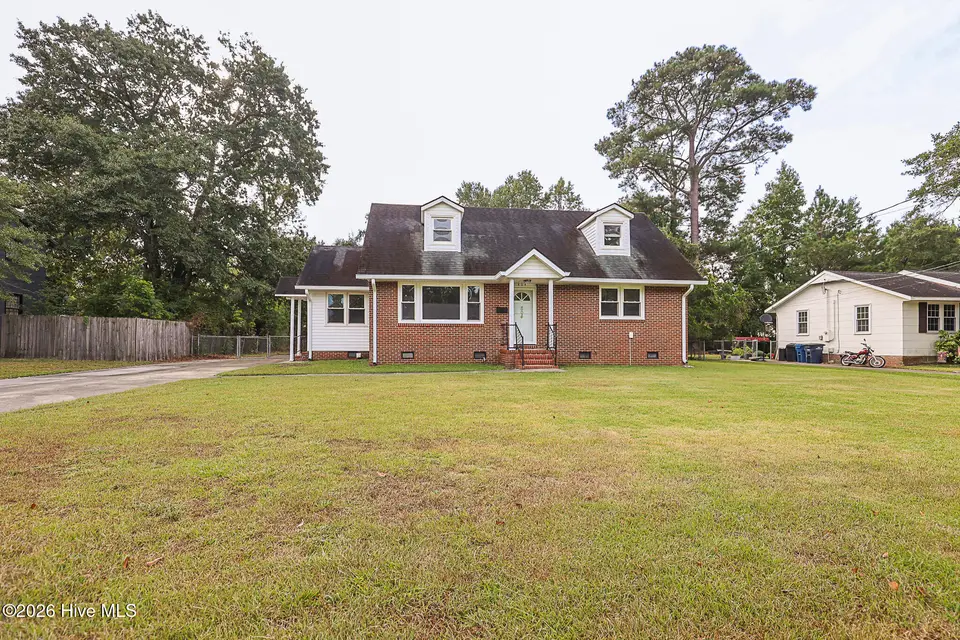804 Gardenview Drive, Jacksonville, NC 28540 — 4-bedroom home in Northwoods Park, Jacksonville, NC, photo 1 of 36: 804 Gardenview Dr-42