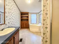 107 Bluebird Drive, Elizabeth City, NC 27909 — 3-bedroom manufactured home in Halls Creek Village, Elizabeth City, NC, photo 11 of 21: Primary Bathroom