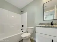 1061 Staysail Drive, Elizabeth City, NC 27909 — 4-bedroom home in Tooley Harbor, Elizabeth City, NC, photo 15 of 30: Full Bathroom