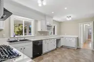 216 Lands End Road, Morehead City, NC 28557 — 3-bedroom waterfront home in Spooners Creek, Morehead City, NC, photo 15 of 65: 216 Lands End _ Interior-Exterior (20 of