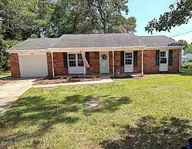 109 Royal Court, Jacksonville, NC 28546 — 3-bedroom home in Regalwoods, Jacksonville, NC, photo 1 of 21