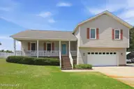 907 Oak Drive, Morehead City, NC 28557 — 3-bedroom home in Northwoods, Morehead City, NC, photo 13 of 64: 13-web-or-mls-IMG_4326