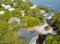 5709 E Landing Court, Emerald Isle, NC 28594 — 3-bedroom waterfront home, Emerald Isle, NC, photo 23 of 47: 5709 E Landing Ct Sound Side