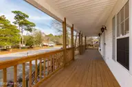 917 W Haven Boulevard, Morehead City, NC 28557 — 3-bedroom home in West Haven Village, Morehead City, NC, photo 4 of 35: 4-web-or-mls-chadwick-visuals-917-w-have