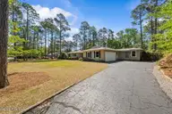 255 Stoneyfield Drive, Southern Pines, NC 28387 — 3-bedroom home in Sandhurst South, Southern Pines, NC, photo 2 of 37: DSC02541