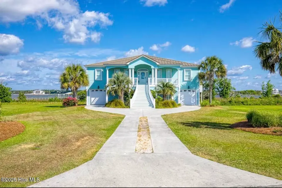 40 Sailview Drive, North Topsail Beach, NC 28460 — 3-bedroom waterfront home in Cape Island, North Topsail Beach, NC, photo 1 of 61: 40 Sailview