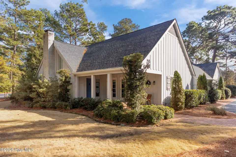 2 Alpine Place, Pinehurst, NC 28374 — 3-bedroom home in Unit 6, Pinehurst, NC, photo 1 of 39: 2 Alpine Place