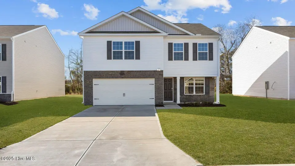 4028 Topsail Trail, New Bern, NC 28560 — 3-bedroom home in Madeline Farm, New Bern, NC, photo 1 of 35: 2-custom-0C0A8095_1