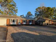 204 Shamrock Drive, Jacksonville, NC 28540 — 3-bedroom home in Shamrock Village, Jacksonville, NC, photo 4 of 23: PXL_20260113_131552625