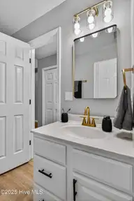103 Lincoln Place Circle, Leland, NC 28451 — 3-bedroom townhome in Lincoln Place Townhomes, Leland, NC, photo 20 of 41: Primary Bath