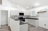 122 Pond View Circle, Hampstead, NC 28443 — 3-bedroom home in Virginia Creek Forest, Hampstead, NC, photo 6 of 32