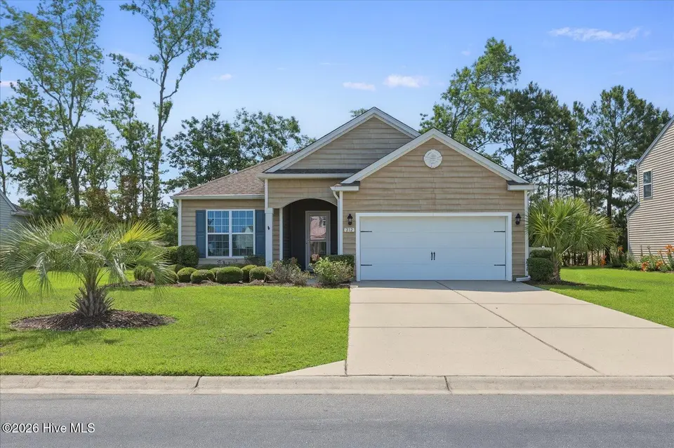 212 Cable Lake Circle, Calabash, NC 28467 — 3-bedroom home in Calabash Lakes, Calabash, NC, photo 1 of 47: 212 Cable Lake Circle
