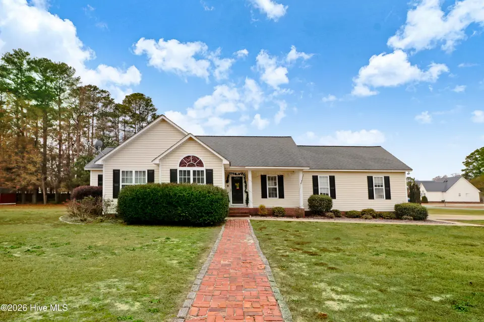 200 Grace'S Farm Road, La Grange, NC 28551 — 3-bedroom home in Dobbs County Estates, La Grange, NC, photo 1 of 12: 01-200 Grace's Farm Rd-1