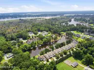 2207 Hidden Harbor Drive, New Bern, NC 28562 — 3-bedroom waterfront townhome in Hidden Harbor, New Bern, NC, photo 3 of 59: 2207 Hidden Harbor Drive