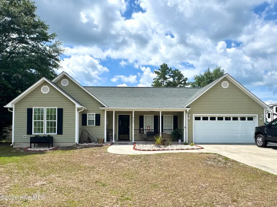 3195 Blue Banks Loop Road NE, Leland, NC 28451 — 3-bedroom home in Northwest, Leland, NC, photo 1 of 26