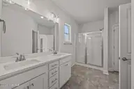 811 Pelican Drive, New Bern, NC 28560 — 4-bedroom home in Fairfield Harbour, New Bern, NC, photo 11 of 20: Master Bath